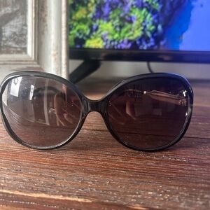 Gucci Black Oversized Women's Sunglasses
